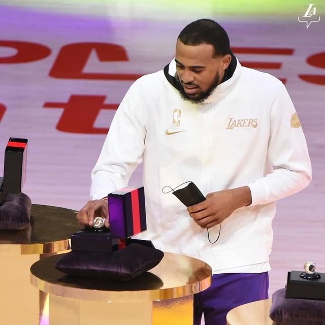 九游娱乐下载-湖人队球员家庭喜迎新生婴儿分享喜悦的简单介绍